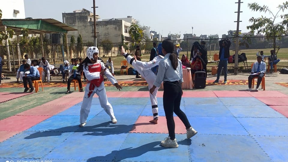Players feet scorched on the mat taekwondo competition done in the sun