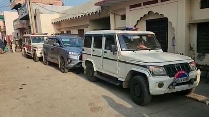 Jhajjar: NIA की टीम ने छोछी गांव में दीपक उर्फ निक्कू के घर मारा छापा, CCTV कैमरे की DVR ले गई साथ छोछी गांव में दीपक के घर के समीप खड़ी एनआईए व पुलिस टीम गाडियां।