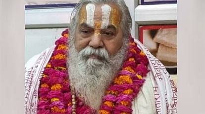 पीएम मोदी के पिता पर टिप्पणी: अयोध्या के संत ने जताई नाराजगी, बोले- सभी कांग्रेसी गयासुद्दीन की संतानें महंत कमलनयन दास।