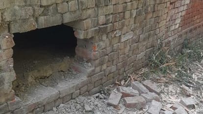 मजदूर के घर में सेंध काट नकदी व जेवरात चोरी