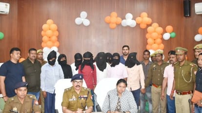 UP Board: पुलिस ने नकल गिरोह को धर दबोचा, प्रिंसिपल, प्रबंधक और फर्जी परीक्षार्थी सहित 13 गिरफ्तार, हड़कंप पुलिस ने नकल गिरोह को धर दबोचा, प्राचार्य, प्रबंधक और फर्जी परीक्षार्थी सहित 13 गिरफ्तार