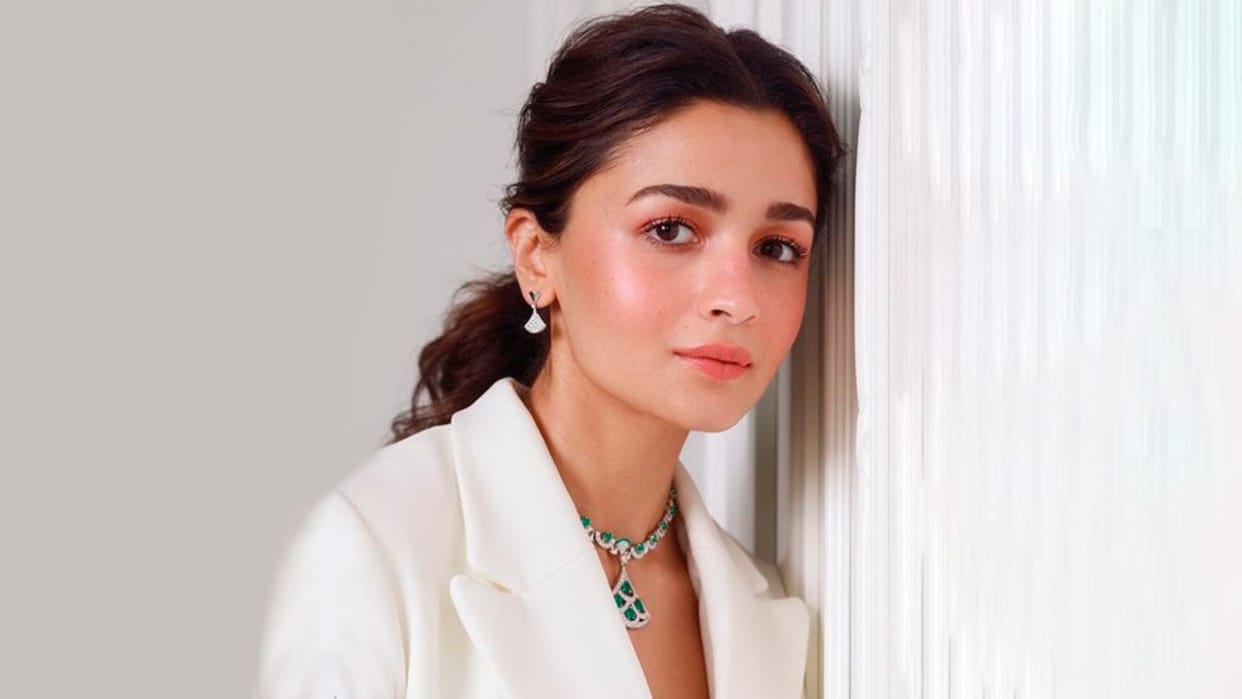 alia bhatt revealed mahesh bhatt met soni razdan because he had extramarital affair during kalank promotions