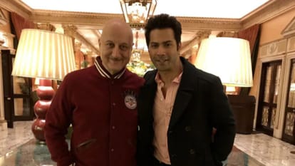 Dadasaheb Phalke Award 2023 Anupam Kher hugs kisses Varun Dhawan Video gets viral on internet