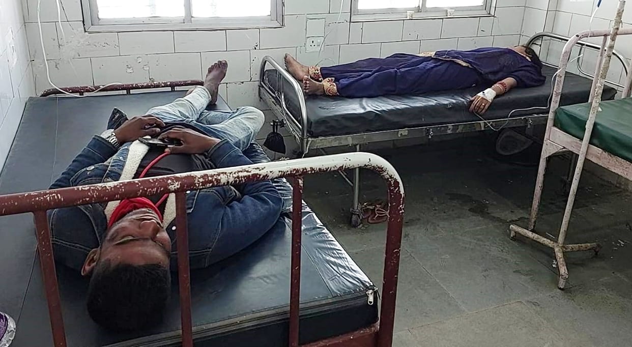 Police mercilessly beat couple who came for examination of girl to appear in Aurangabad pregnant woman fainted
