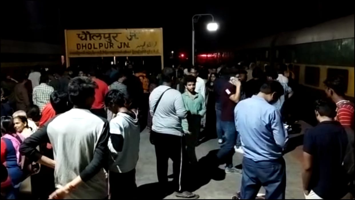 after bomb threat Delhi-Chennai Garib Rath train stopped at Dholpur station in Rajasthan
