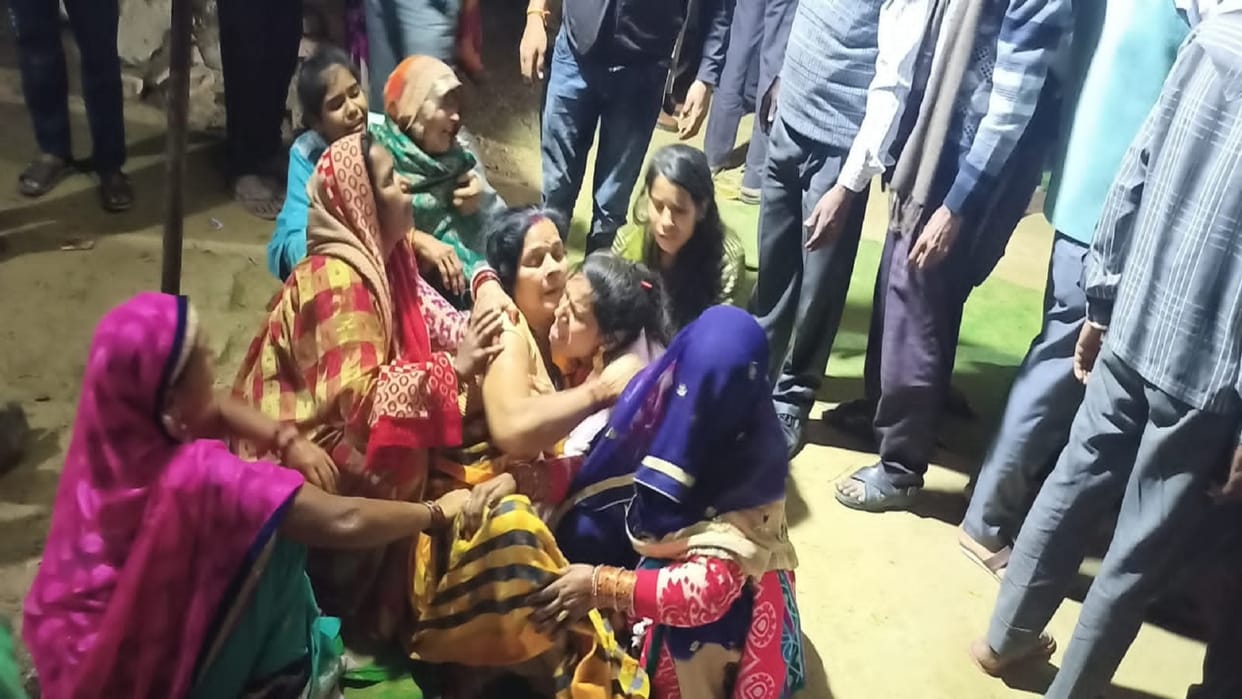 Shikshamitra shot dead in Auraiya, the mob thrashed the attacker to death