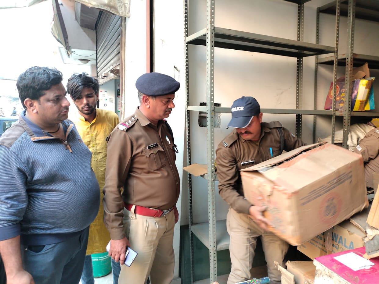 Roorkee Police Raid on house and warehouse large number of Illegal firecrackers recovered