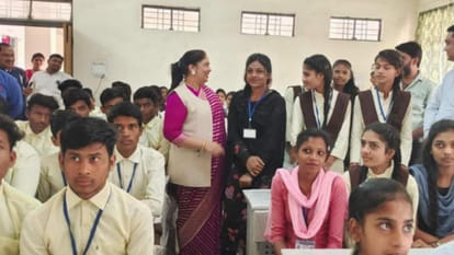 BJP MLA Sumitra will give 10th exam, left studies in the middle due to lack of school in the village