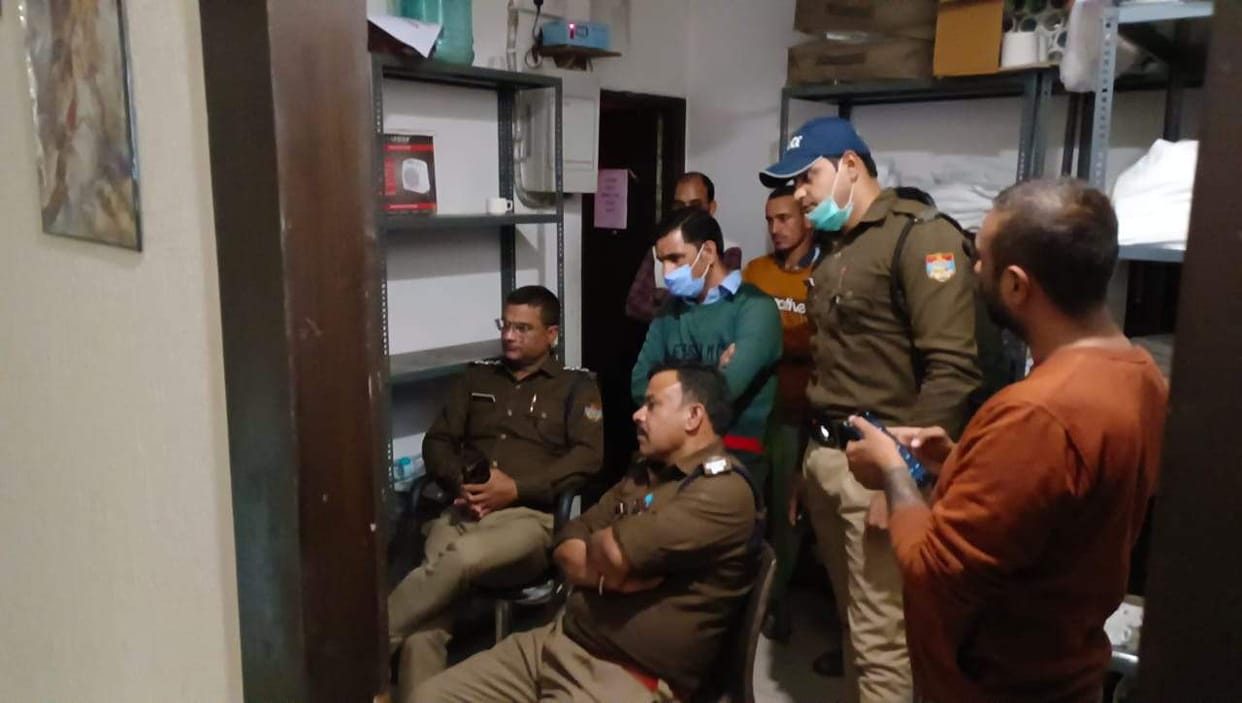 Rishikesh News: Love Couple dead bodies found in  hotel room