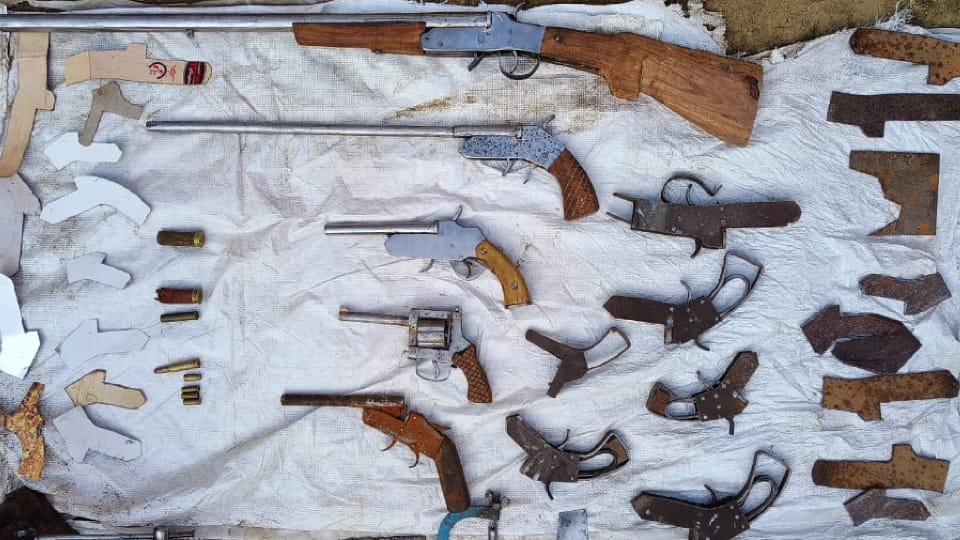 Bareilly News: Police caught an illegal weapon factory in Bhojipura, one accused arrested