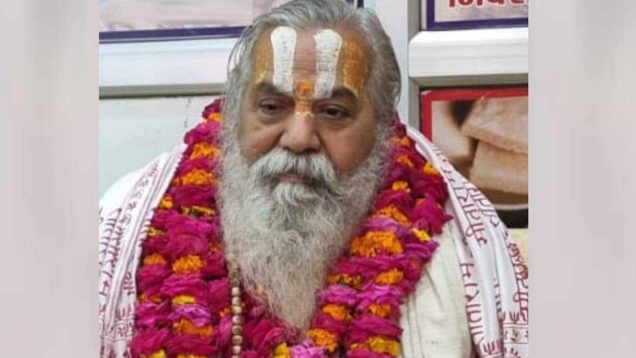 Mahant Kamalnayan Das speaks about comment on PM Modi's father.