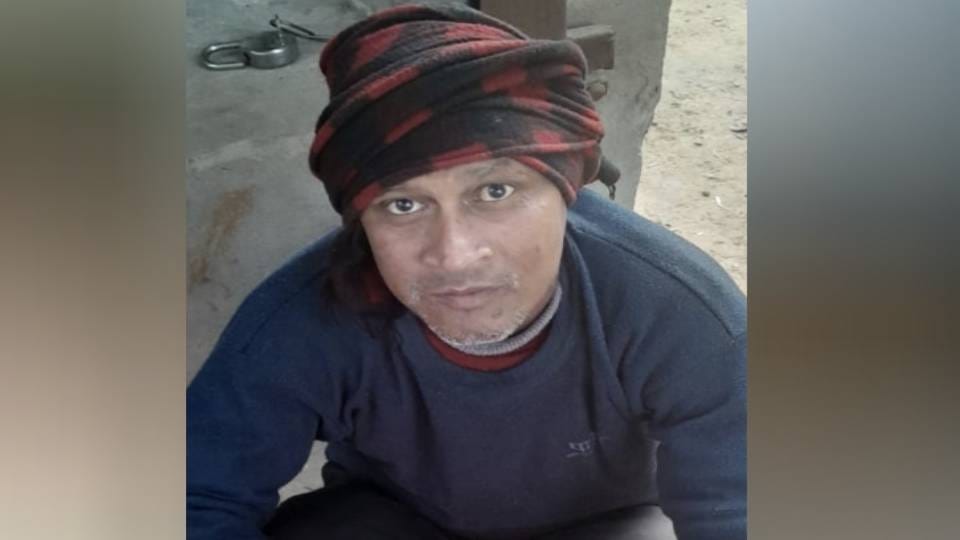 dead body of watchman of factory was found lying in pool of blood in Firozabad