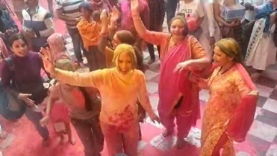 holi 2023 at radhavallabh temple mathura