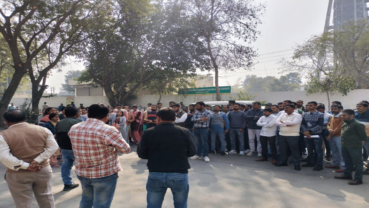 Demand for arrest of accused who attacked Hisar Municipal Corporation employee