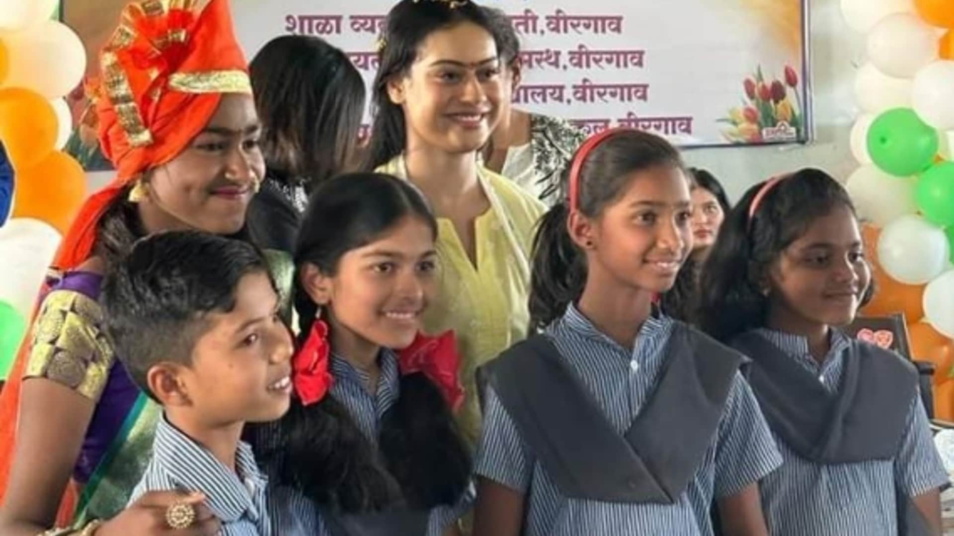 Ajay Devgan Kajol Daughter Nysa Devgan stuck to speaking hindi in school program netizens troll for language