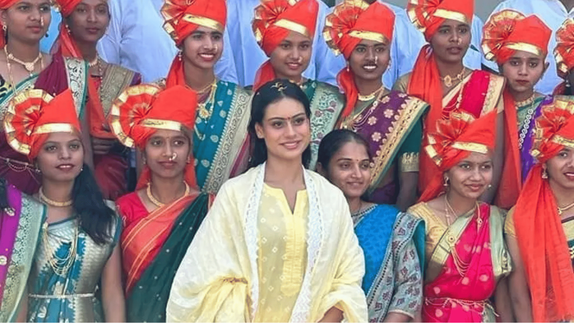 Filmy Wrap Ranbir Kapoor Saurabh Shukla Nysa Devgan Ram Charan Javed Akhtar Faraaz Urfi Javed Janhvi Kapoor