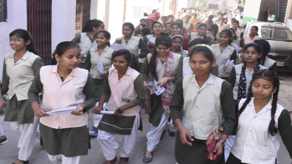 candidate who was taking exam in place of friend was caught and handed to police in Board Exam In Firozabad