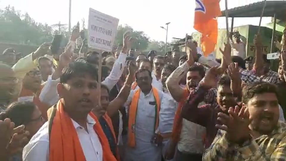 BJP surrounded the residence of Katghora MLA Purushottam Kanwar