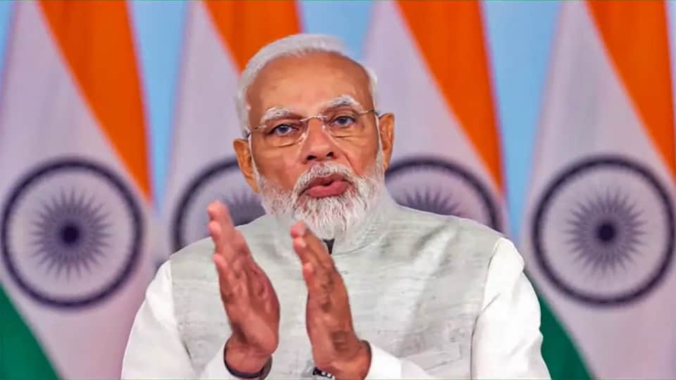 Suit-boot govts only target is to fill coffers of friends Rahul on falling incomes