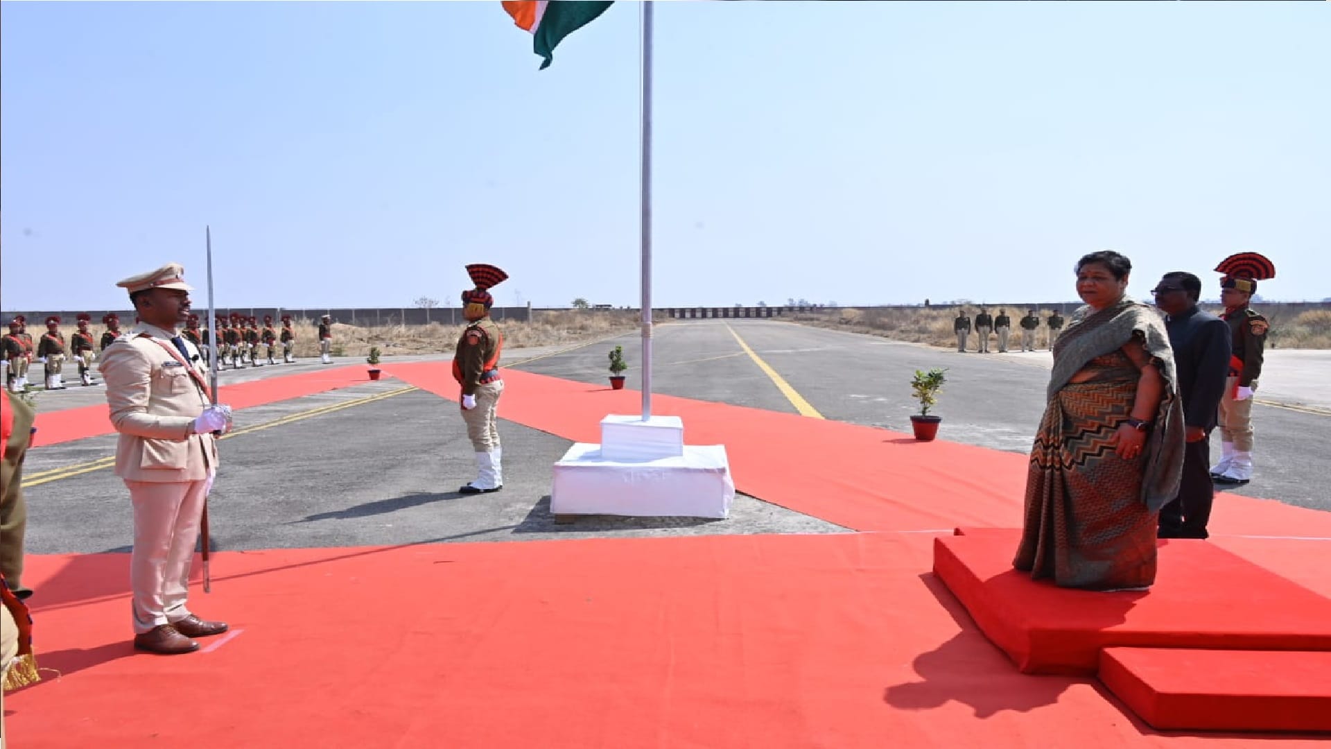 Guard of Honor given to Anusuiya, Governor Harichandan will reach Raipur tomorrow