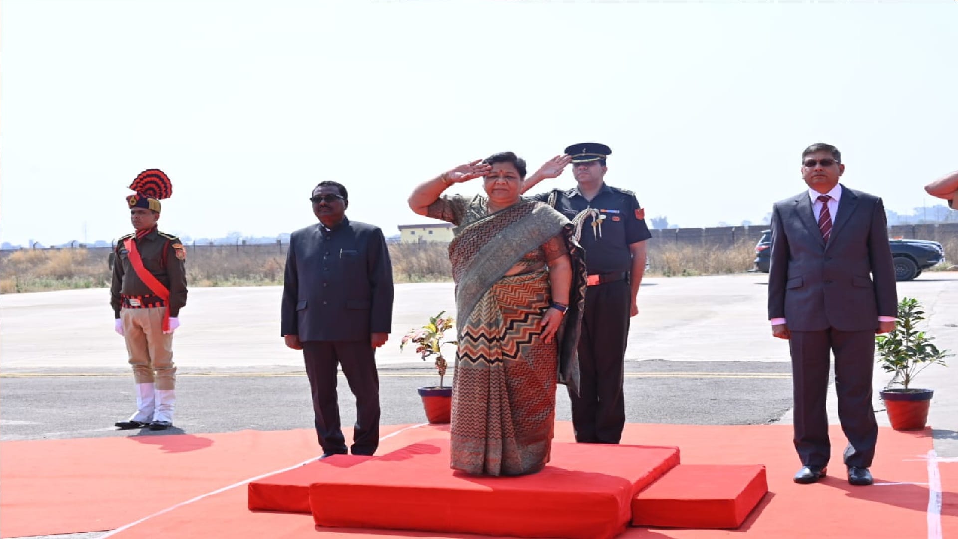 Guard of Honor given to Anusuiya, Governor Harichandan will reach Raipur tomorrow