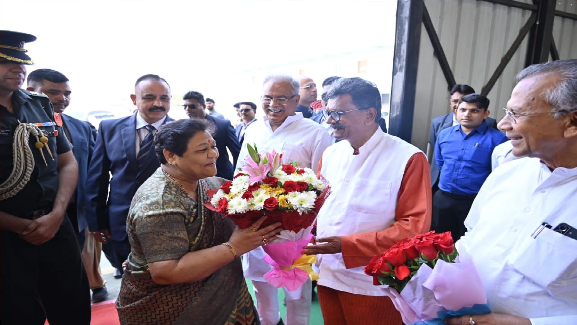 Guard of Honor given to Anusuiya, Governor Harichandan will reach Raipur tomorrow