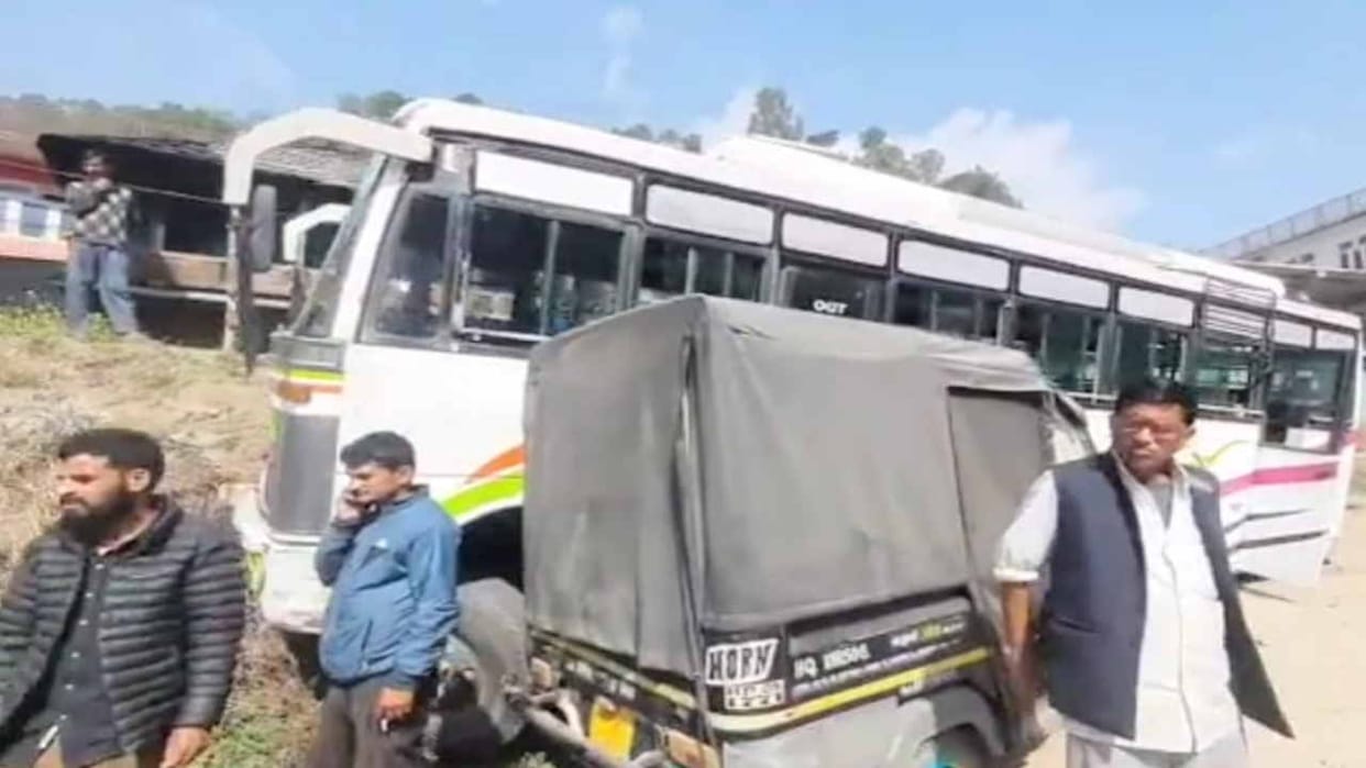 Road accident mandi: Brake failure of private bus, driver saved lives of 45 students