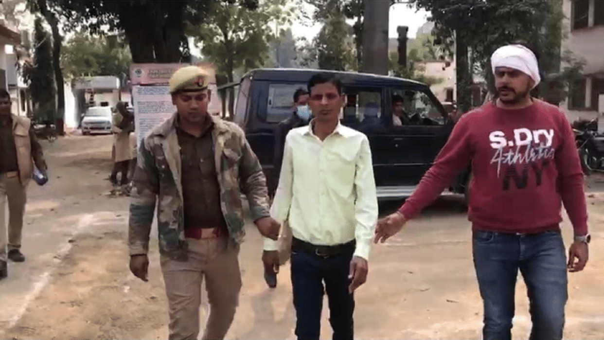 Saharanpur: Anti corruption team arrested Lekhpal with five thousand of bribe