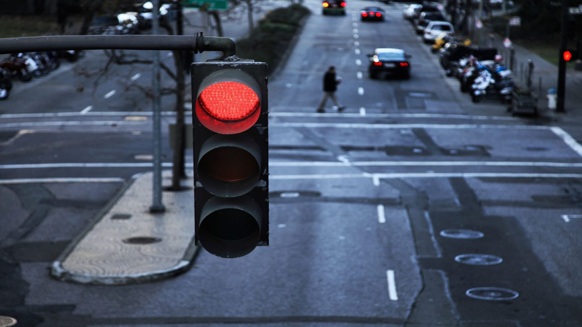 Red Light Traffic Rules: Keep These Rule In Mind While Stopping In Red Light