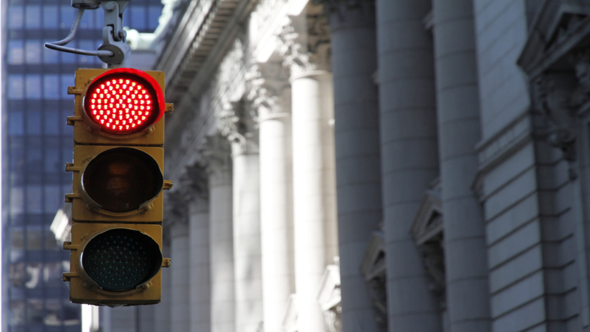 Red Light Traffic Rules: Keep These Rule In Mind While Stopping In Red Light