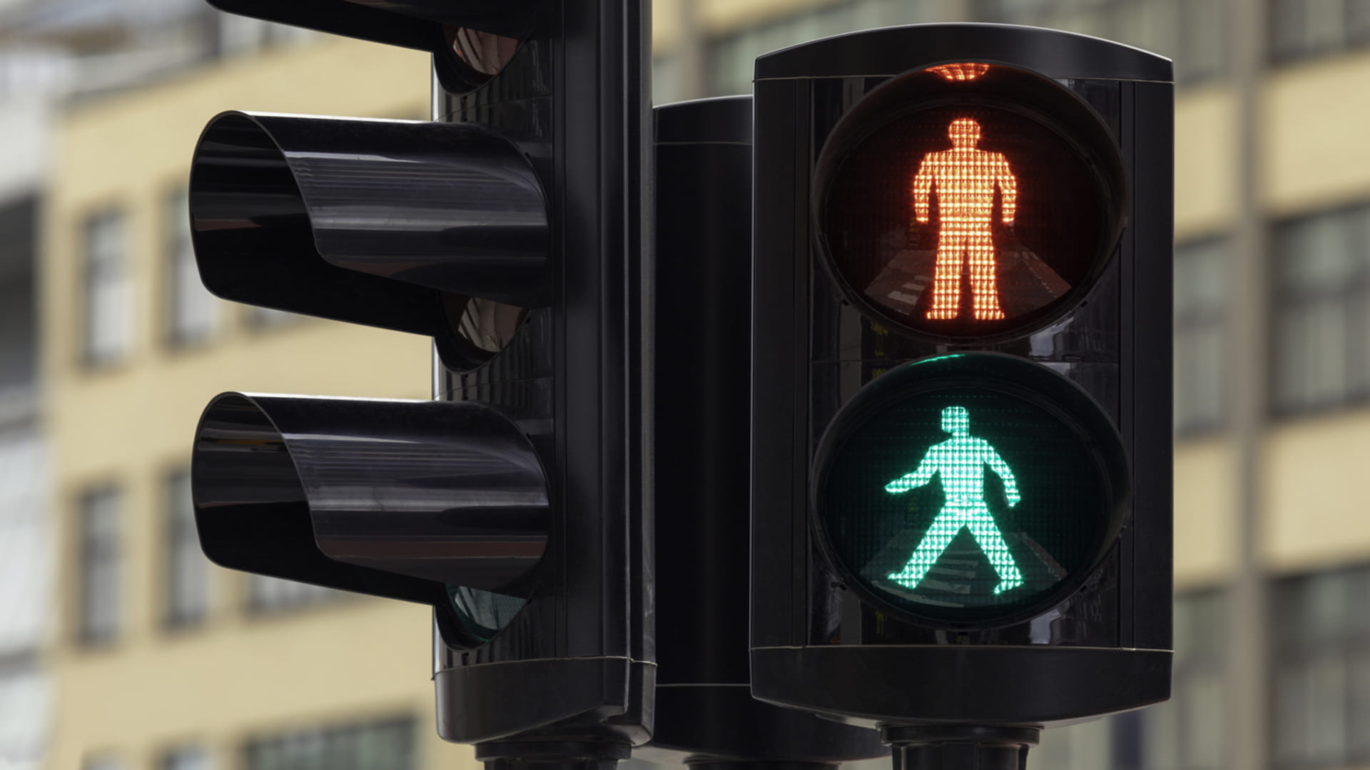 Red Light Traffic Rules: Keep These Rule In Mind While Stopping In Red Light