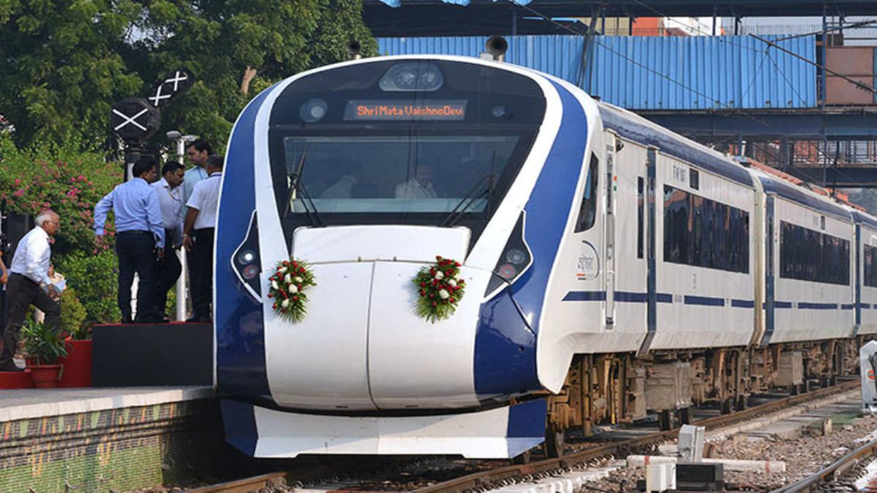 Stones pelted at Vande Bharat Express near Farakka WEST BENGAL
