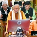 वित्तमंत्री सुरेश कुमार खन्ना साथ में मुख्यमंत्री योगी आदित्यनाथ।
