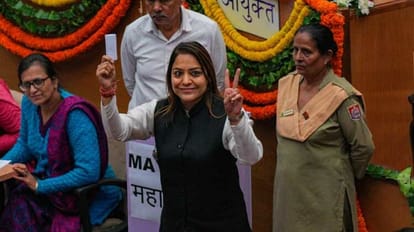 AAP's Shelly Oberoi defeats BJP's Rekha Gupta to become Delhi mayor