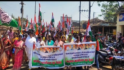 कांग्रेसियों ने भाजपा कार्यालय के सामने जमकर की नारेबाजी।