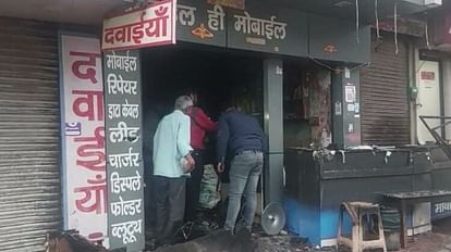 Rewari News: मोबाइल की दुकान में लगी आग, लाखों रुपए का सामान जलकर राख दुकान में लगी आग