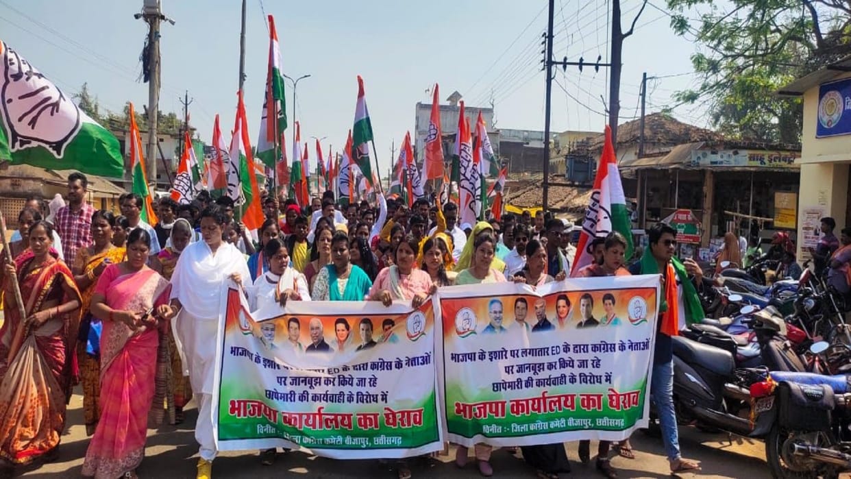 Angered by ED raid Congressmen demonstrated again