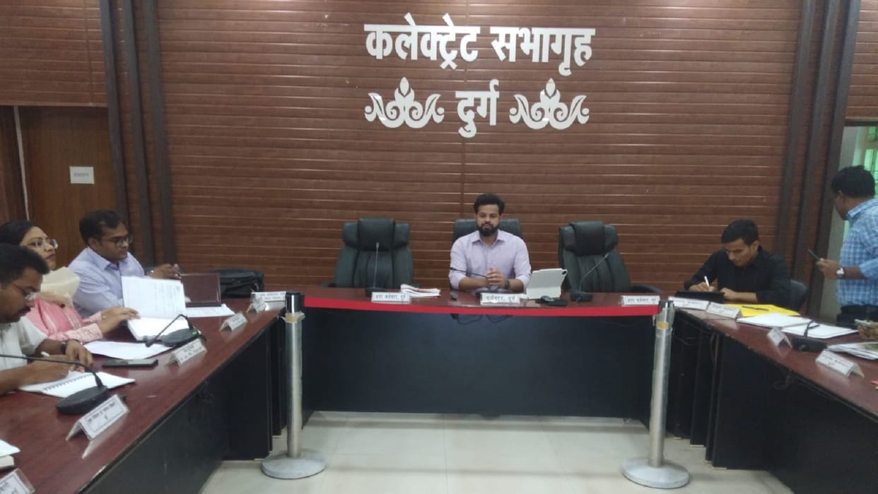 Collector Pushpendra Meena proposed to suspend careless six Patwaris and one RI