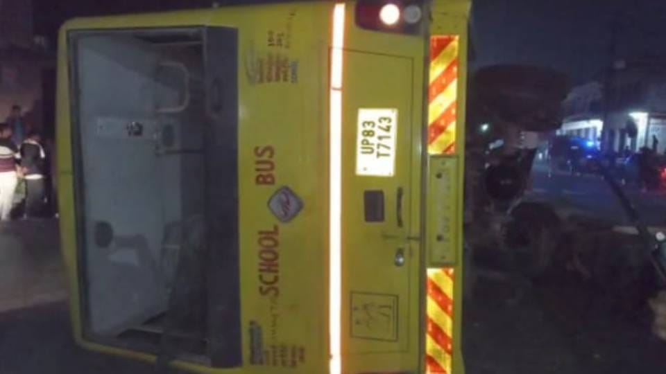 five people were injured in which bus full of baraatis collided with divider and overturned In Mainpuri