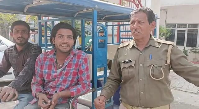 Meerut: Drunkard confronts home guard for protesting molestation