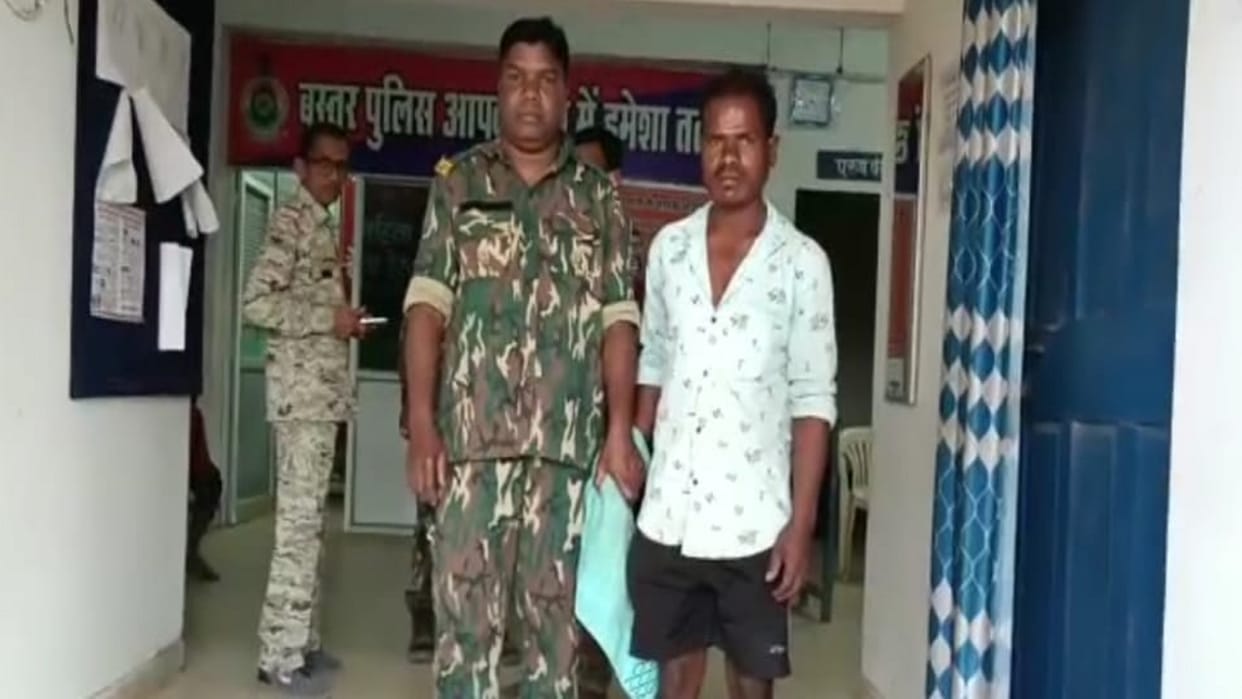 young man cut his brother with an ax in the greed of money In Jagdalpur