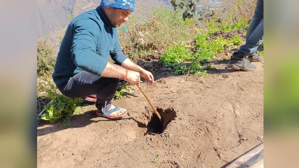 Joshimath Landslide increased in Manohar Bagh Ward 300 meter long cracks and large pits