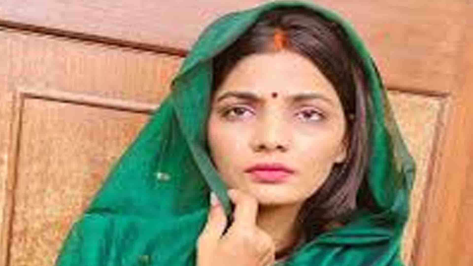 Neha Singh Rathore known for her controversial track UP Mein Ka Ba met with ghastly accident video goes viral