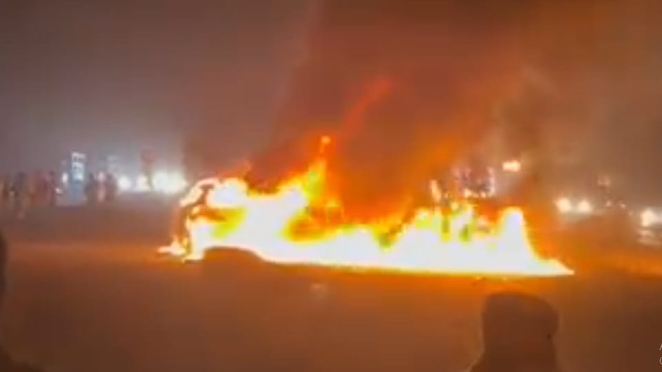 Kashipur News: Car caught fire on NH-74 after collision with divider