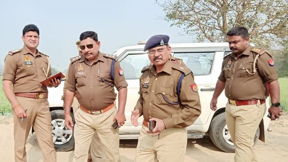 Firing on two sides in Badaun s jarifnagar three people died many injured