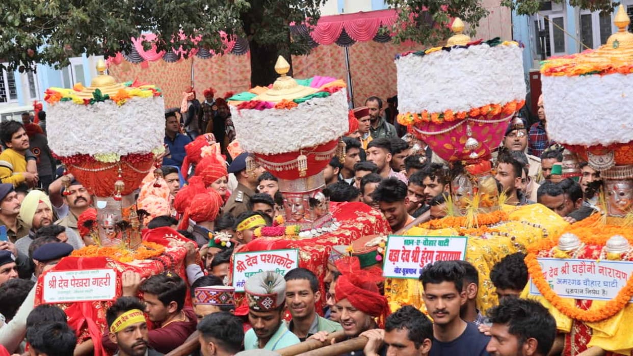 Second Jaleb led by Raj Devta Madhorai, Chhoti Kashi echoed with divine sounds