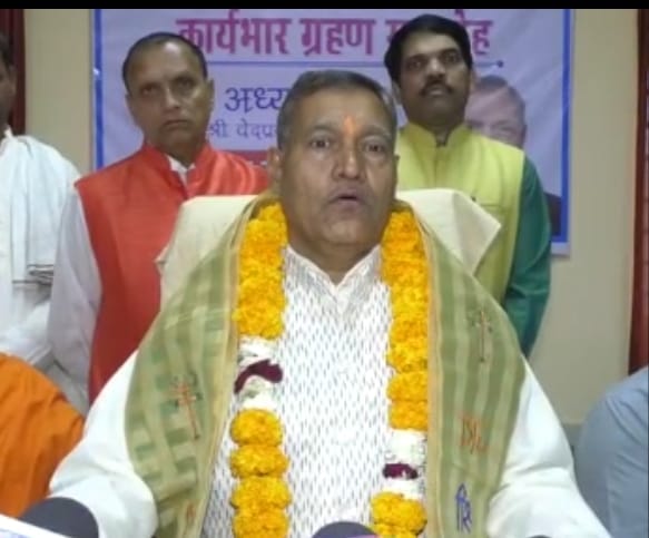 Bhopal News: Yoga Commission Chairman Ved Prakash said – Yoga will be taught in all schools and madrasas
