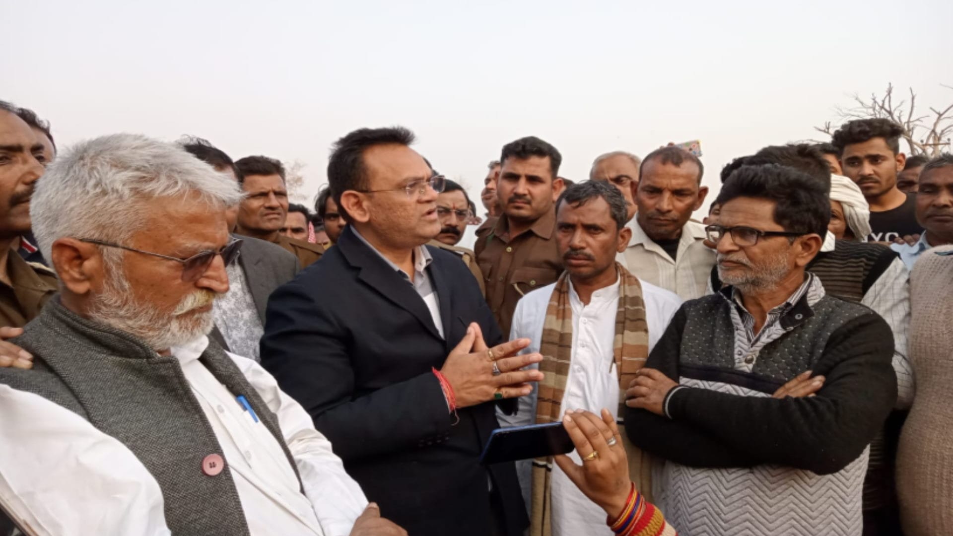 Father and son have died in road accident in Mawana and Minister has announce for help of 13 lakh by Goverment