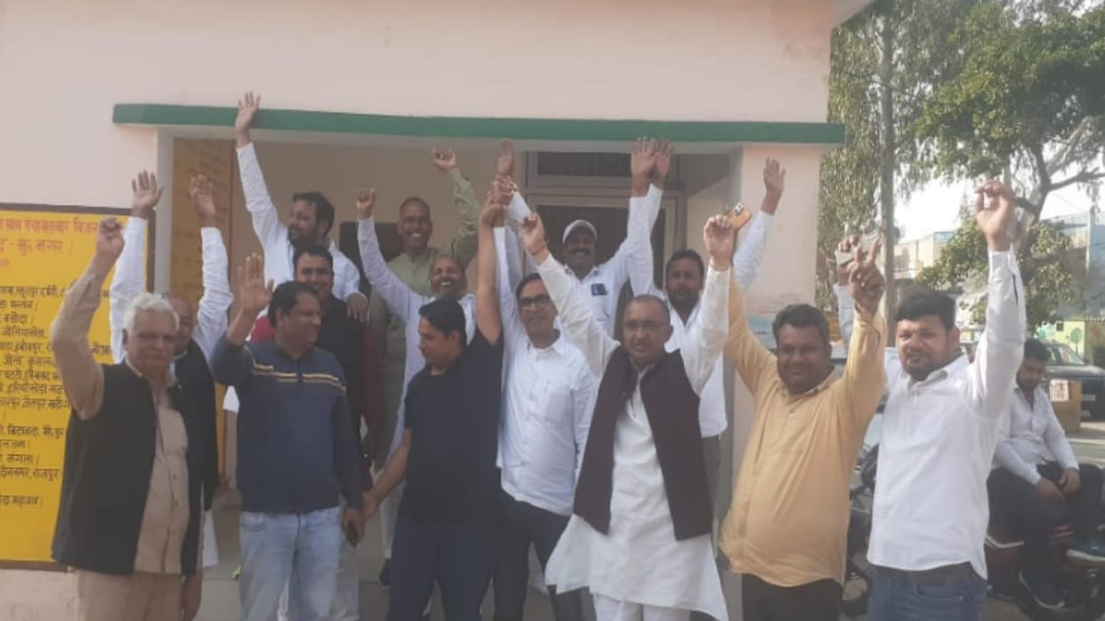 Muzaffarnagar News: Block chief Pallo Devi office lock was broken and name plate uprooted in Budhana
