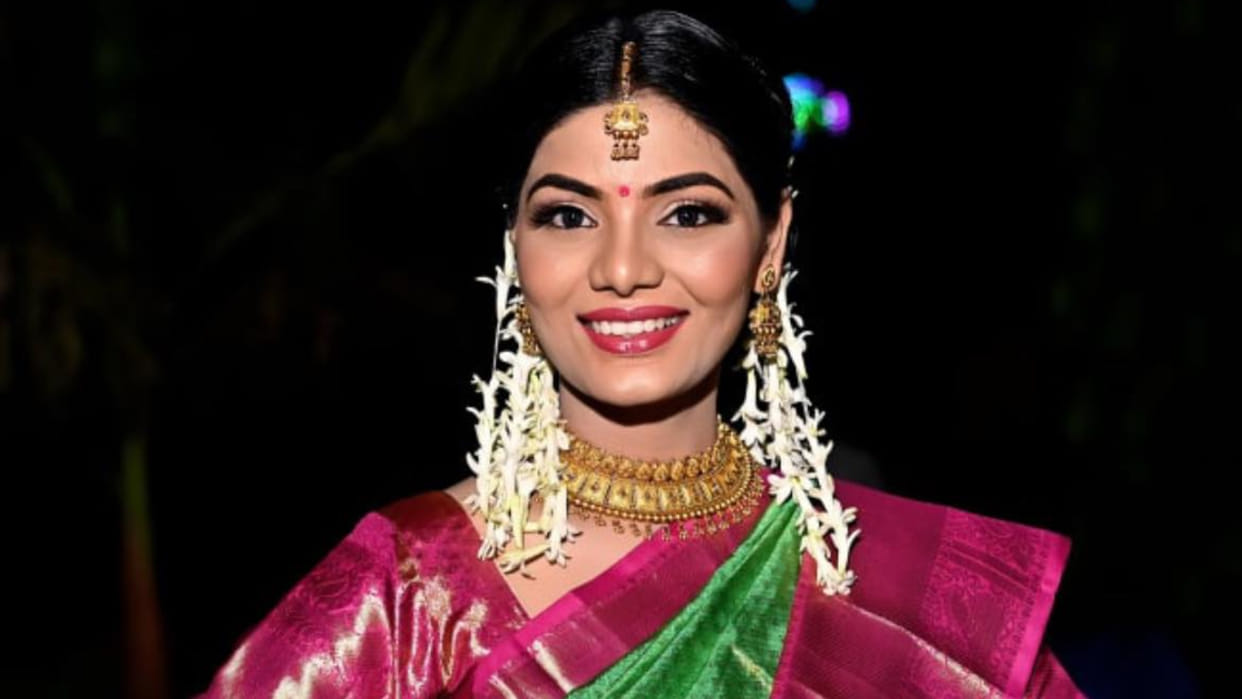Neha Singh Rathore: what is controversy about up makaba fame neha singh rathore, know her profile